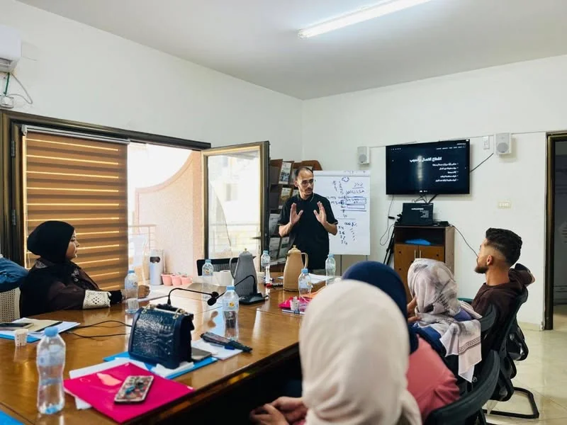 جانب من جلسات التدريب التطبيقي في الأمن الرقمي الحساس للنوع الاجتماعي، بمشاركة قيادات ومدراء إعلام من مؤسسات المجتمع المدني، ضمن تمارين عملية ونقاشات حول المخاطر الرقمية والاستجابة المؤسسية.