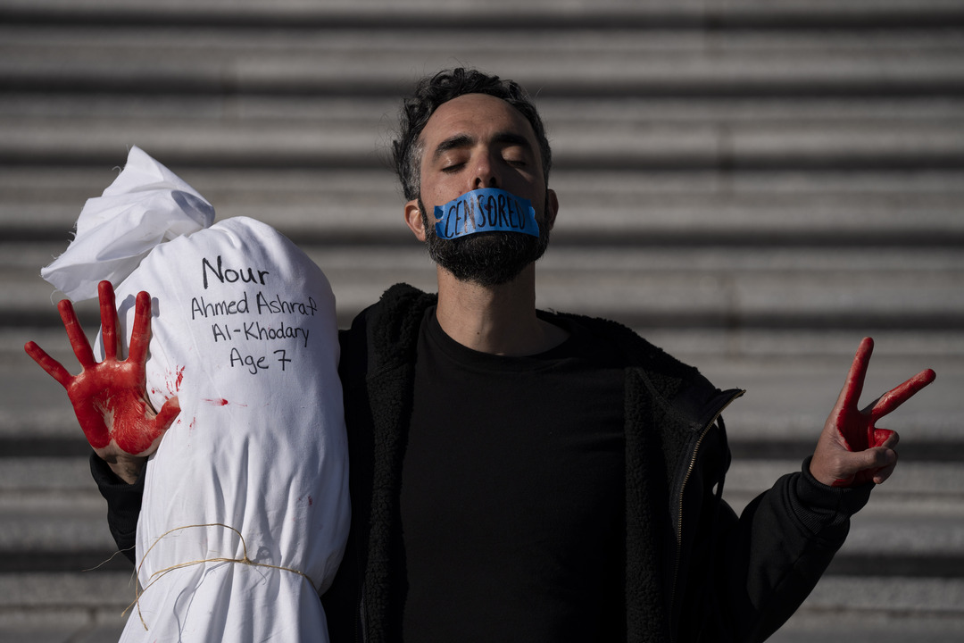 Silent demonstration for humanity in Washington D.C. سائد حسونه | ميتا وشبكات التواصل في قمع الرواية الفلسطينية: دراسة تحليلية